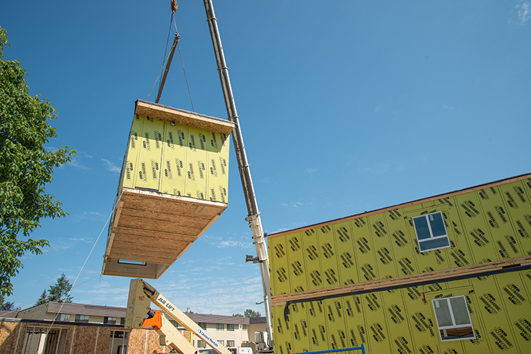 Craning modular building